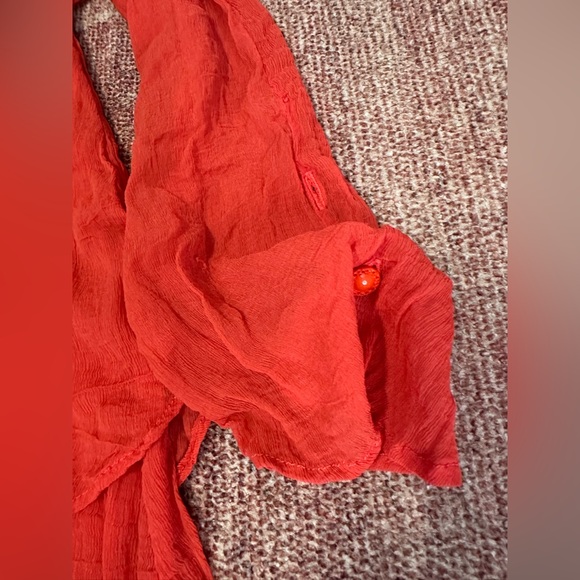 URU red delicate silk tiered long sleeve blouse with button detail size small - Picture 5 of 12